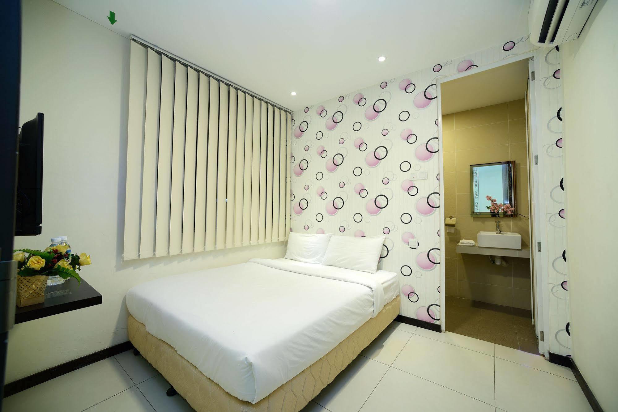 Casa Near Klia 1 Hotel